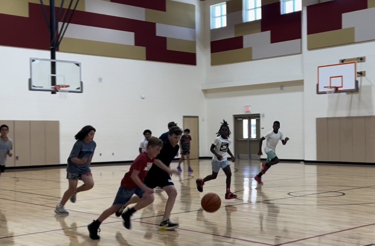 StephSmith71012's tweet photo. Kyler putting in work at @NISDSotomayor Basketball Camp. Super proud of him and all the future Wildcats. https://t.co/rPG14FwGDR