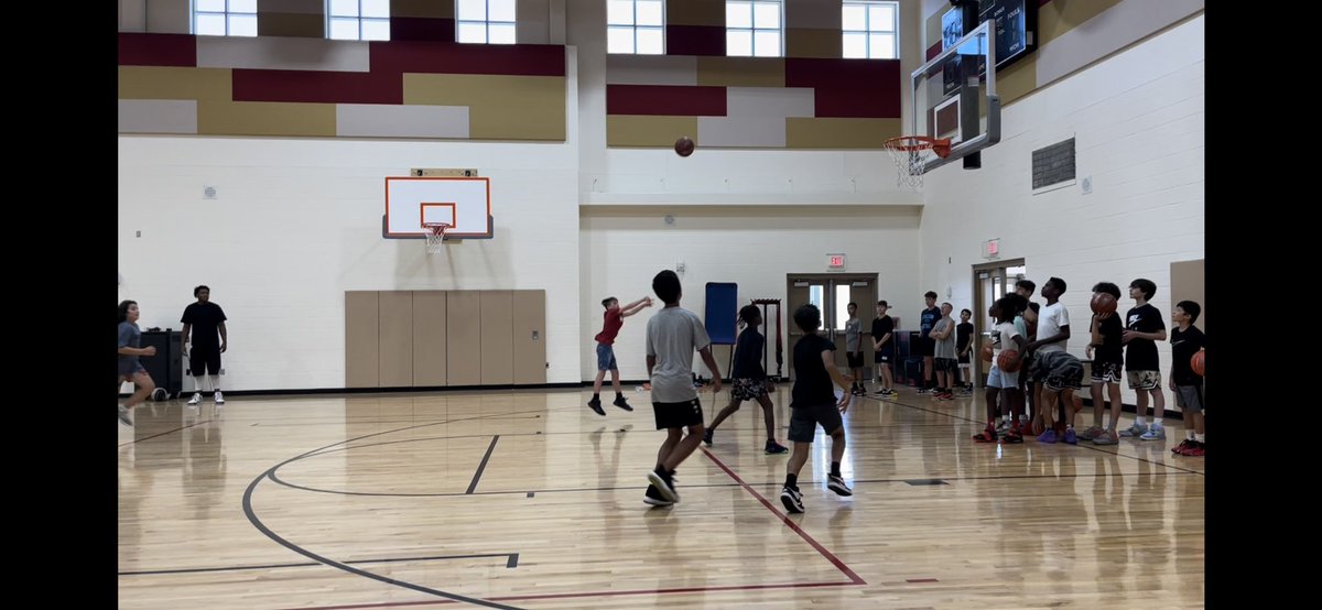 StephSmith71012's tweet photo. Kyler putting in work at @NISDSotomayor Basketball Camp. Super proud of him and all the future Wildcats. https://t.co/rPG14FwGDR