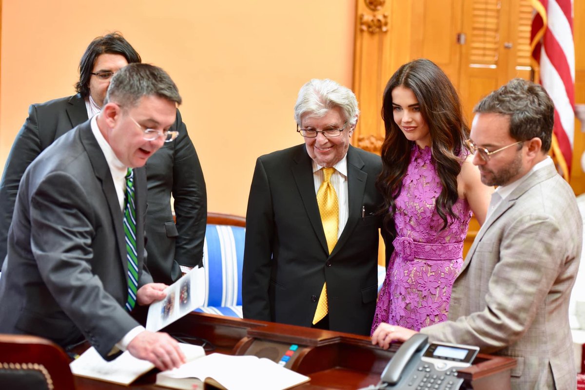 t_schottenstein's tweet photo. Incredible day celebrating my grandfather, Stan Aronoff’s 90th Birthday at the Statehouse- where he served as Ohio Senate President. Thank you Senator @NirajAntani for making this such a special day we will always cherish! 
@DaSchott https://t.co/16vGw2Y7GN