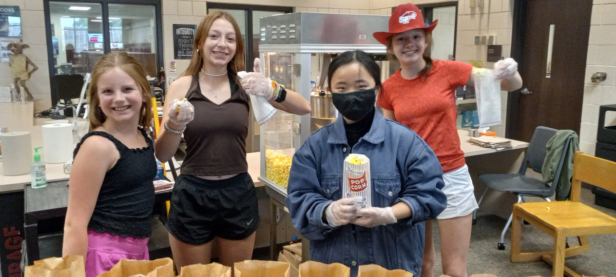 21st year of teaching in the books! Shout out to these AMAZING young ladies for all they did to make our team's final day together unforgettable - from serving freeze pops at the outdoor games to popcorn at the team movie - they did it all! 
#slpPantherProud <a href="/SLP_Schools/">Spring Lake Park Schools</a>
