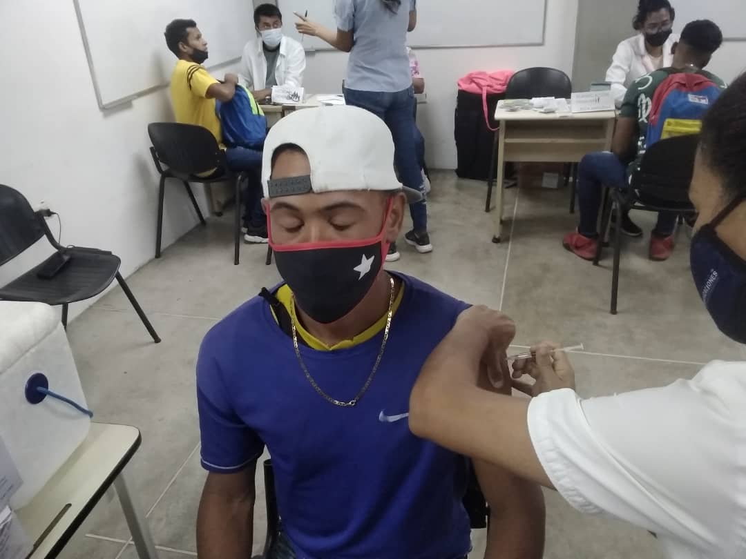 MedozaWullian's tweet photo. #Hoy +Salud Universitaria llego a los espacios de @cdeldeporteuney para la atención de la comunida, un trabajo mancomunado de @SibceUney @UNEY_FCU @Corposaludyara @Ffames_mppeu en la gestión de @TibisayLucena8. Adelante! @arbolve @PrensaUney @ABGCACAM https://t.co/PN9wPutdhA