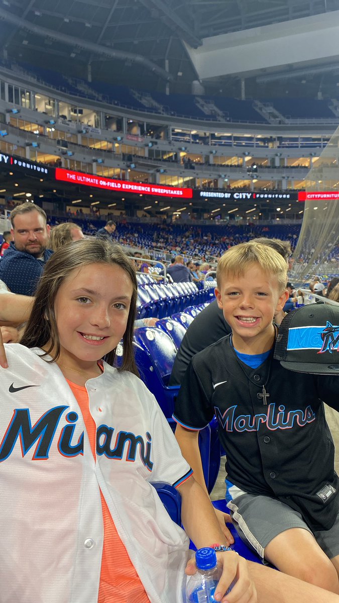 Stephanie tweet media