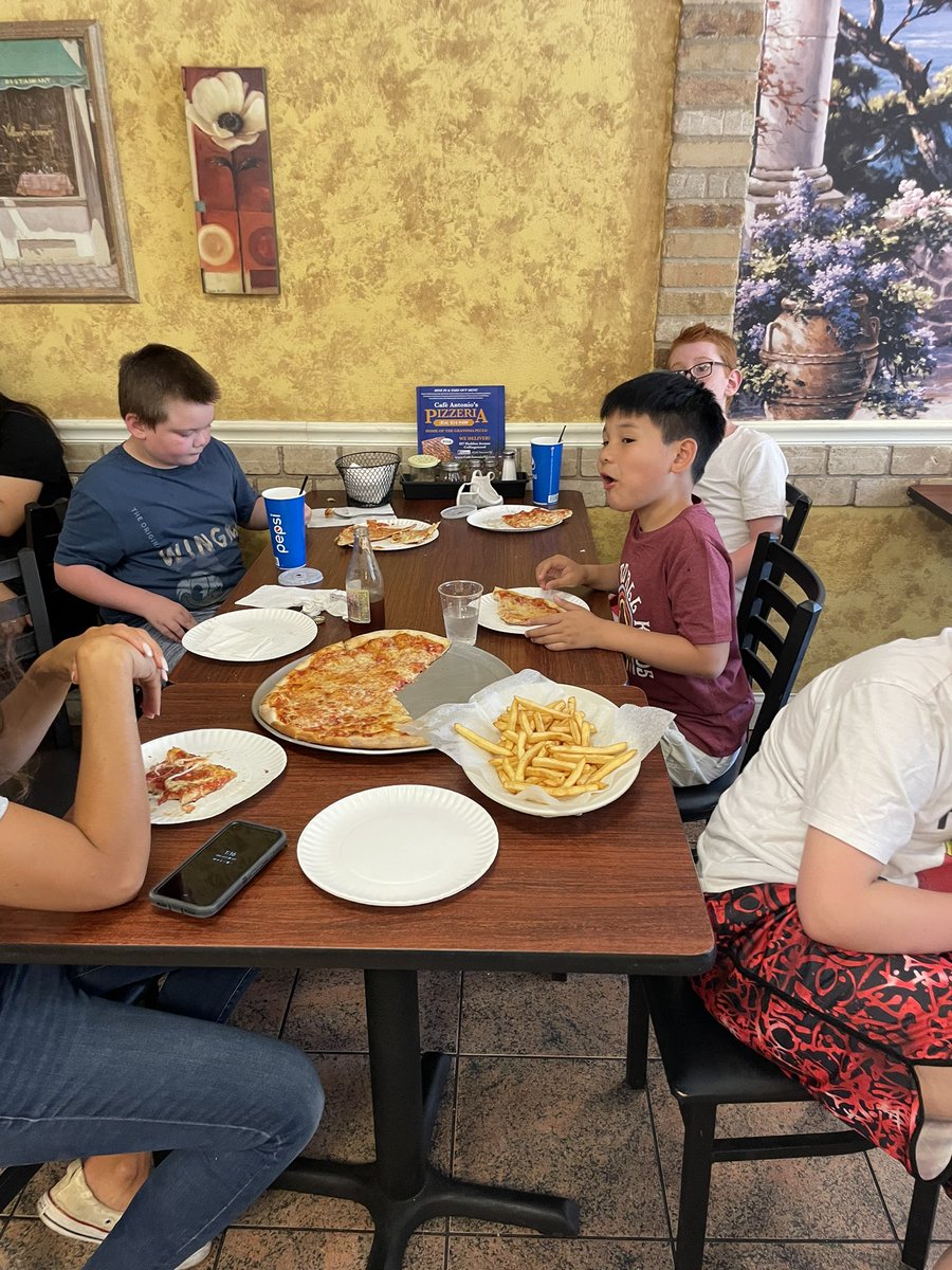 mrsdachillo's tweet photo. We enjoyed a nice walking trip to Antonio’s this week 🍕 https://t.co/wDIyPLXEFP
