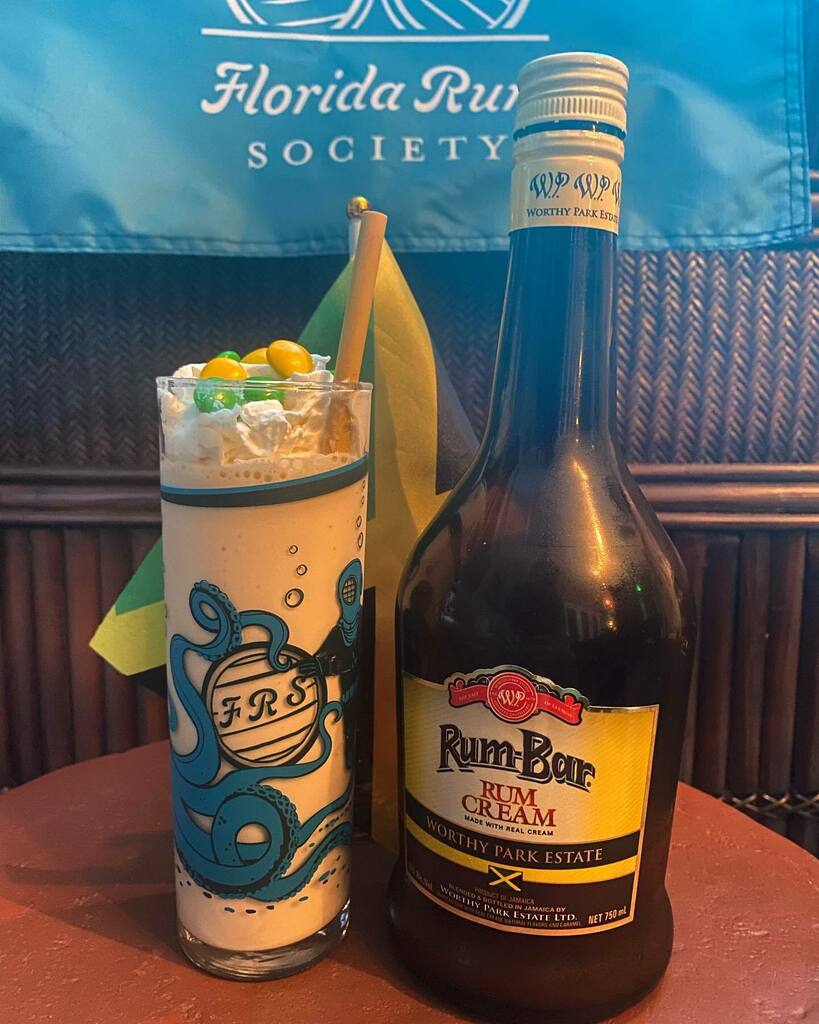 Yes, that’s a @rumbarjamaica rum cream milkshake and yes it is amazing!!! 🇯🇲🍦🌺🌴 instagr.am/p/CemvfASL5eX/