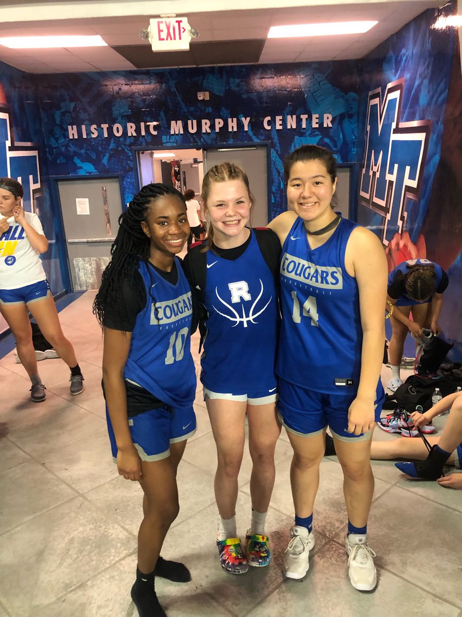 It was an @eabwomensbball link up at <a href="/MT_WBB/">Middle Tennessee Women's Basketball</a> basketball camp today. Glad I was able to see <a href="/EmaleighTarpley/">Emaleigh Tarpley</a> <a href="/MossAtyia/">Atyia Moss</a> &amp; Savannah Prather compete today with their teams <a href="/Rockvale_WBB/">@rockvale_wbb</a> <a href="/ca_gbb/">CA_COUGARS_GBB</a> ❤️💙🤍