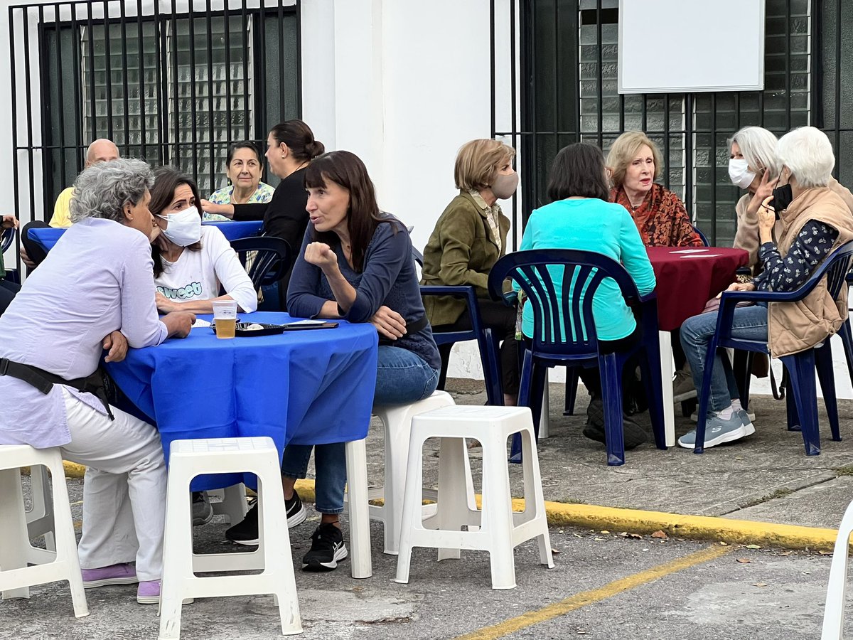AleSosa10's tweet photo. Así de mágica fue nuestra 2da Edición de #BingoBailable 💃🏽 desde #SantaSofía
Gracias a todos por recibirnos y sumarse a esta actividad que desde @fvbaruta hacemos con mucho cariño para todos 🙌🏻
Este es el país que soñamos, lleno encuentros, hermandad y momentos reconfortantes! https://t.co/apqw2G4k0X