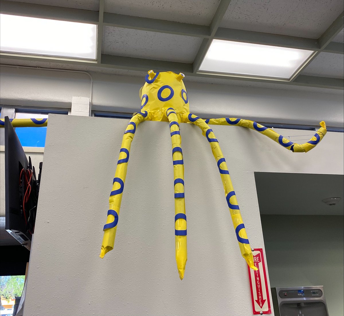 PhxLibrary's tweet image. Dive into Summer Reading @ #CenturyLibrary! 💦 They’ve got mermaids, sea creatures &amp;amp; all the books you need to play Oceans of Possibilities. Read at least 20 minutes a day &amp;amp; come in to collect your prizes. Staff is waiting! bit.ly/3wqIbye #JustReadPPL