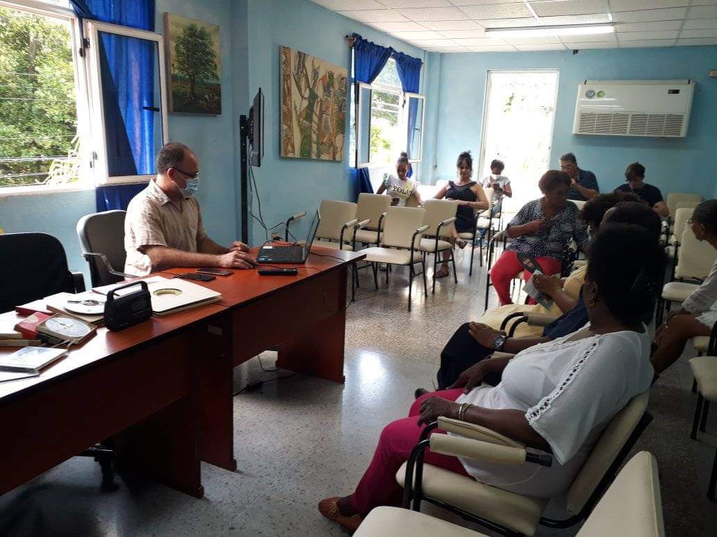 cadenahabana's tweet photo. 📻Porque tenemos mucho que aportar sobre nuestro #Patrimonio se realiza este evento, en saludo a los #CienAñosDeLaRadioCubana con más de 80 años de experiencia en el dial nuestra voz es saludable y fuerte! https://t.co/FADpZbJUoX