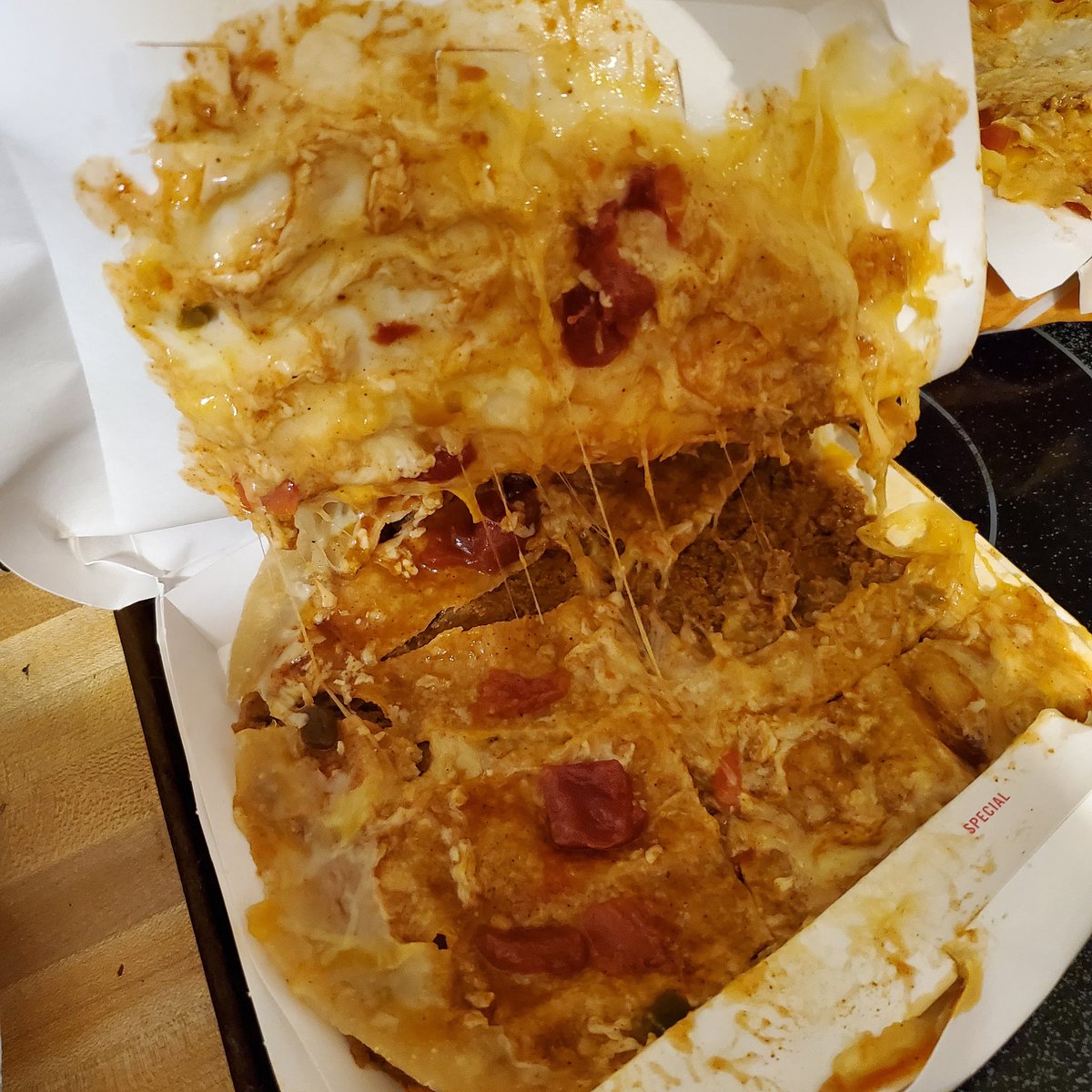rlyounglibrary's tweet photo. @tacobell 
Really? I waited 20 minutes for this. Shameful! https://t.co/s6jhGB4pCQ