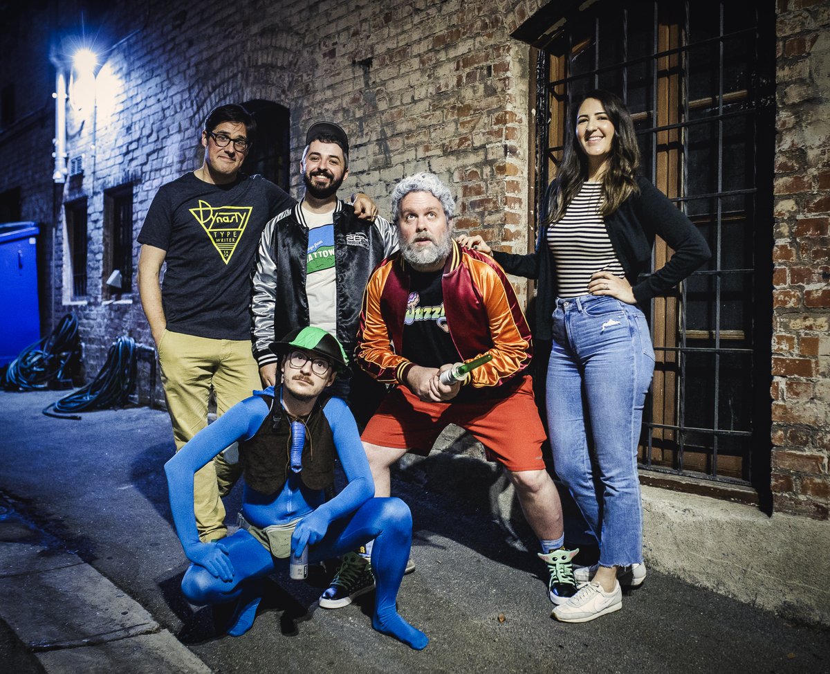 liezl's tweet photo. Oh you know... just hanging out by a dumpster with @richsommer @patrickcotnoir @connorratliff @GriffLightning and @DarcyCarden at @JoinTheDynasty for @GLucasTalkShow  

#IDBUZZLIGHTSIDE https://t.co/LYCFlA96Sp