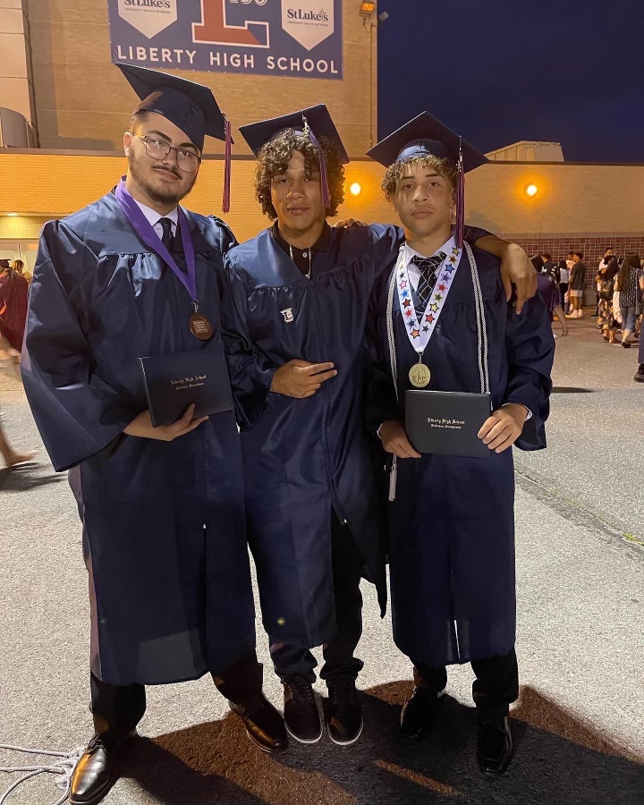 LibertyHWC's tweet photo. 🎉Class of 2022🎉
Liberty High Schools 100th Graduating Class!
Thank You For All The Memories!

#BuildingBethlehem
#BASDproud
#LibertyForever https://t.co/LpI4ZIXCet