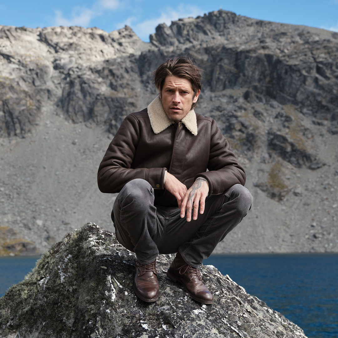 A STATEMENT IN LUXURY // Crafted from top grade leather, this premium jacket features a shearling interior and collar for ultimate warmth and style.

📷: @derekhendersonphoto

#renatured #backtonature #roddandgunn #mensfashion #mensstyle #mensfashion #winter #seeklessfindmore