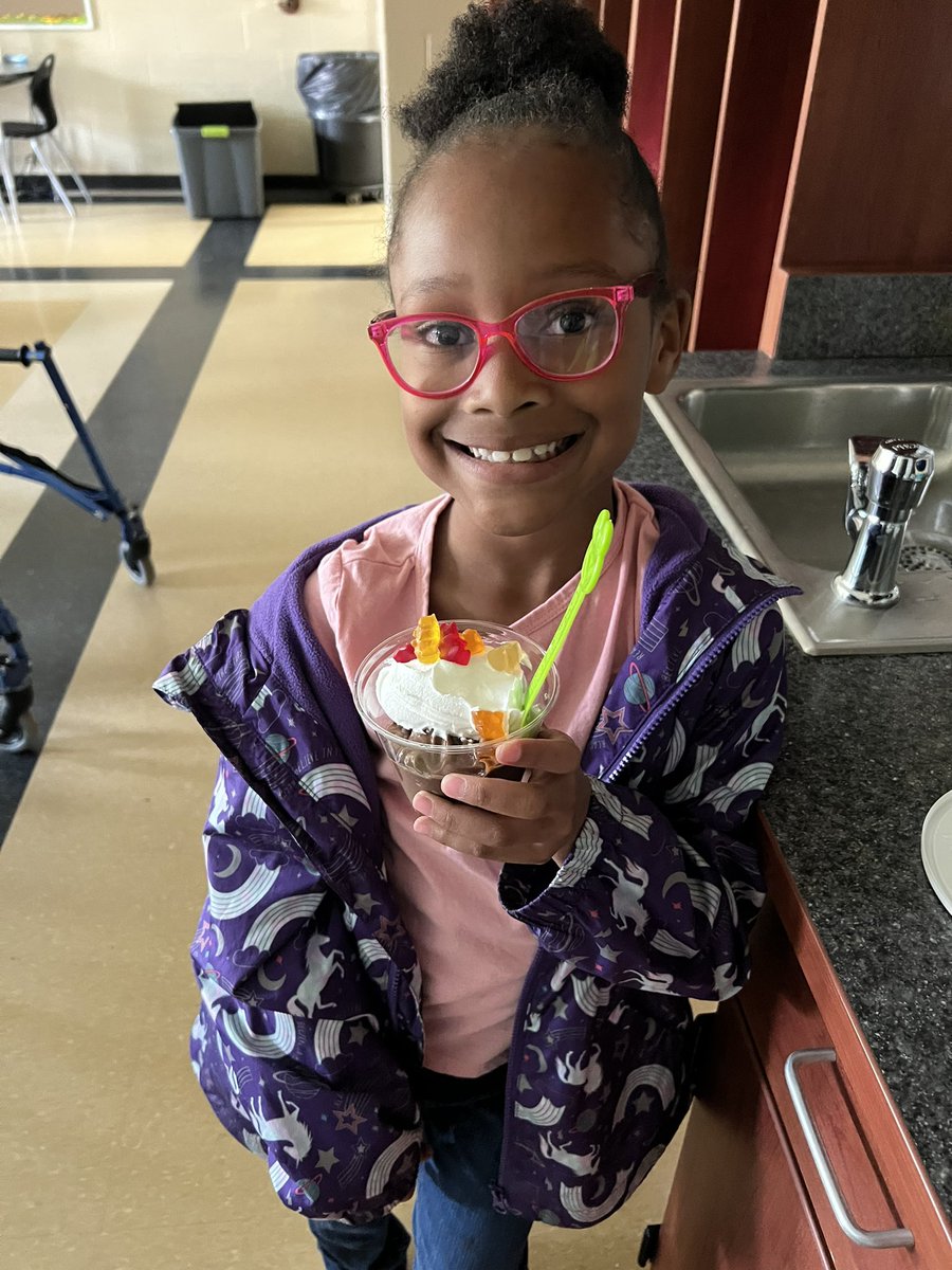 missprater_'s tweet photo. cooking day is our favorite at the extended school year program!! 🍫🍦🧁 https://t.co/L5a4YBEB23