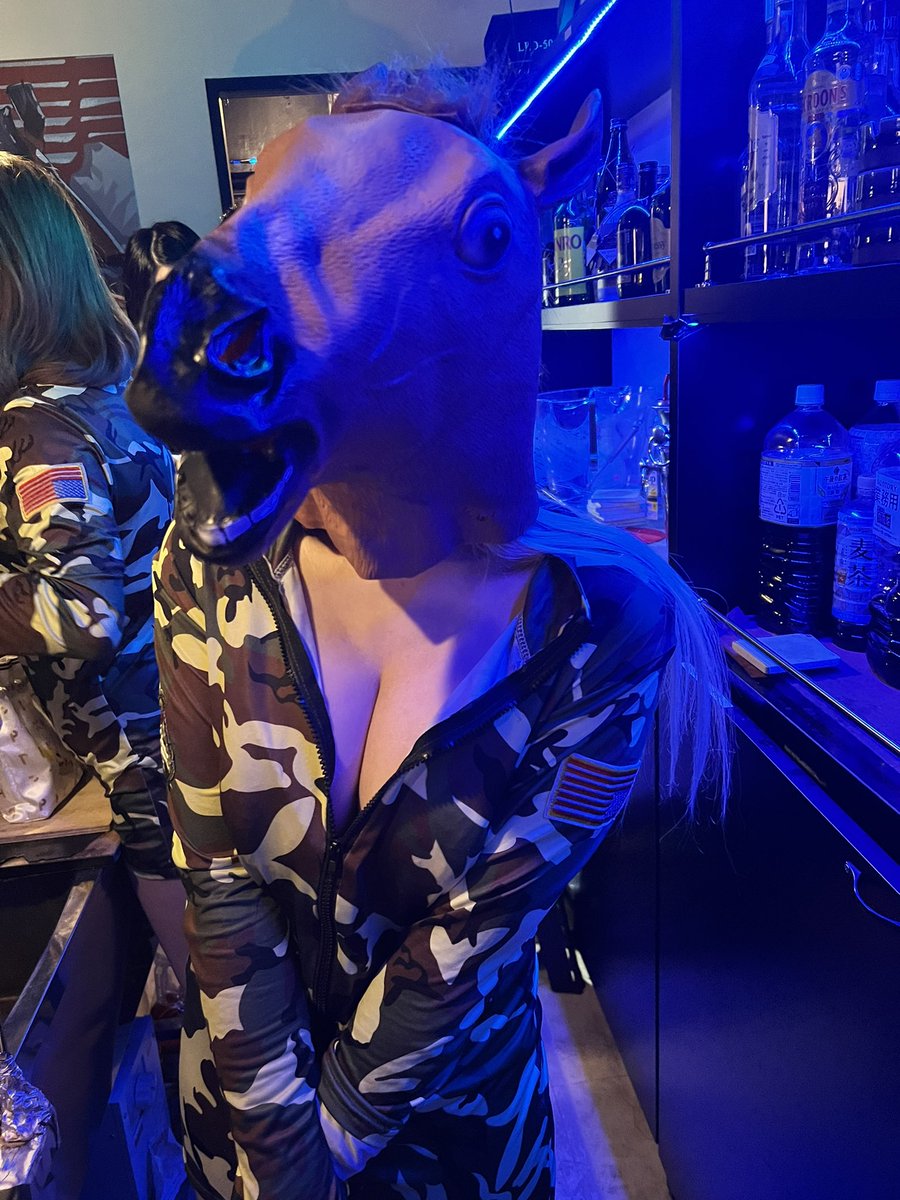 pd_19750801aa's tweet photo. 【拡散希望🙏】
競馬BARぴょんきちOpen
日時・日曜日のみ
時間・9時30〜17時
料金・お一人様3500円のみ
出入り自由！
【生ビール・ウィスキー・焼酎・ソフドリ飲み放題】
※それ以外は料金頂きません。食事は別途
場所・神奈川県川崎市多摩区        登戸2663東洋ビル2階
キーホルダープレ中 https://t.co/0GBFjTuJok