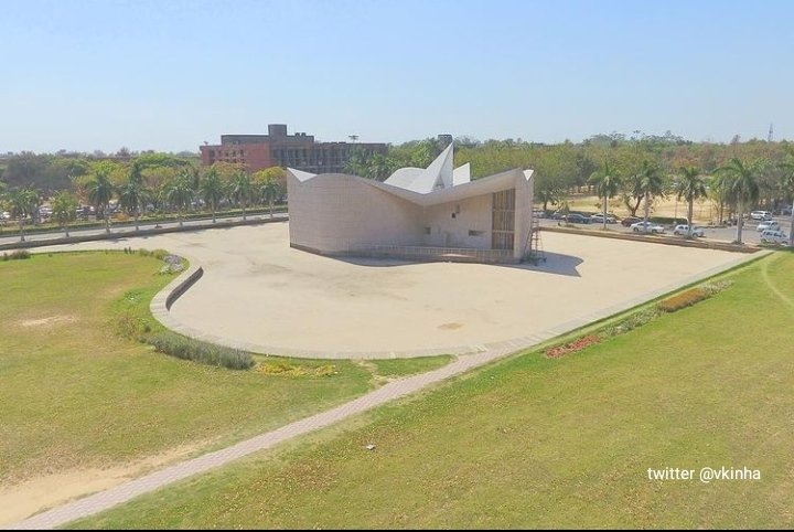 vkinha's tweet photo. Everyone Should raise their voice to save Punjab university from centre. Salute to those Students Who struggle to save Punjab University, Chandigarh. 

#SavePUFromCentre https://t.co/6qvqEqX2Ho