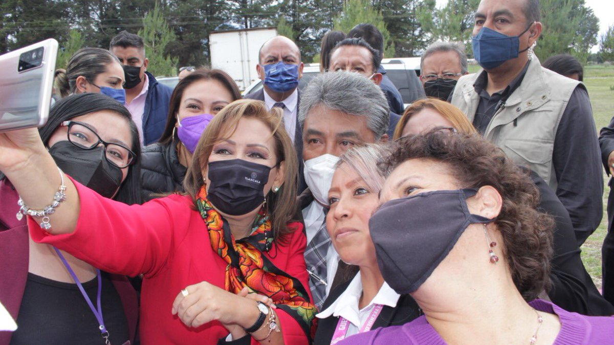 Seccion55SNTE's tweet photo. #preSNTE55

El Secretario de la Sección 55 del SNTE, Mtro. Jorge Guevara Lozada, asiste a la Firma de Convenio para la Afiliación de los Trabajadores de la Universidad Tecnologíca de Tlaxcala al #IMSS, evento presidido por la Mtra. Lorena Cuellar Cisneros, Gobernadora de Tlaxcala https://t.co/ip2vo2zcVO