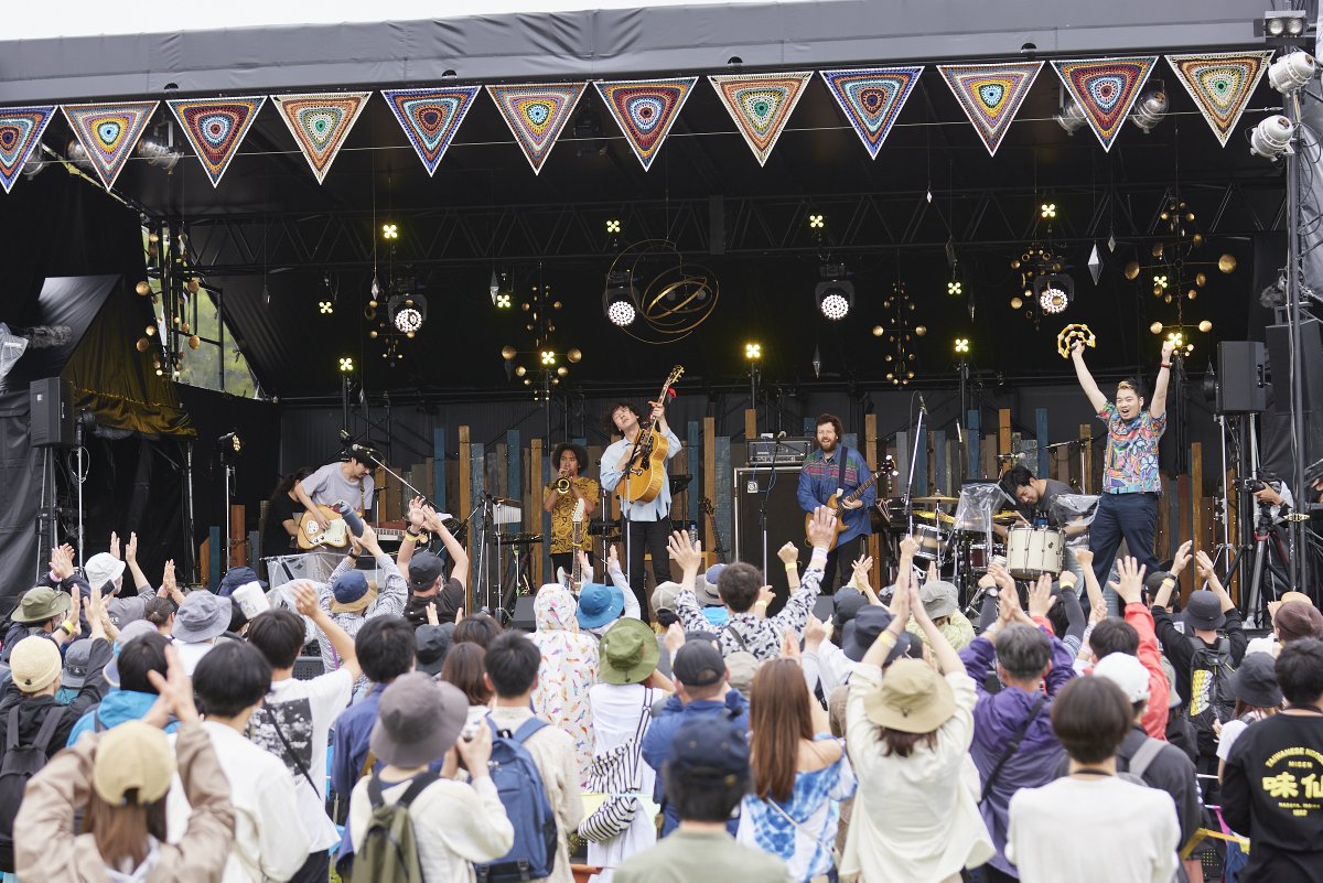 fjsnjp's tweet photo. FUJI &amp; SUN '22 DAY 1 "ROTH BART BARON"
@ROTHBARTBARON 
 
某スタッフ念願の出演！
少し霧がかった天気もバンドの雰囲気に合っていました😌
素晴らしいライブありがとうございました🗻🎶

#ROTHBARTBARON #fjsn #fjsn22 https://t.co/ehJq8xTJoA