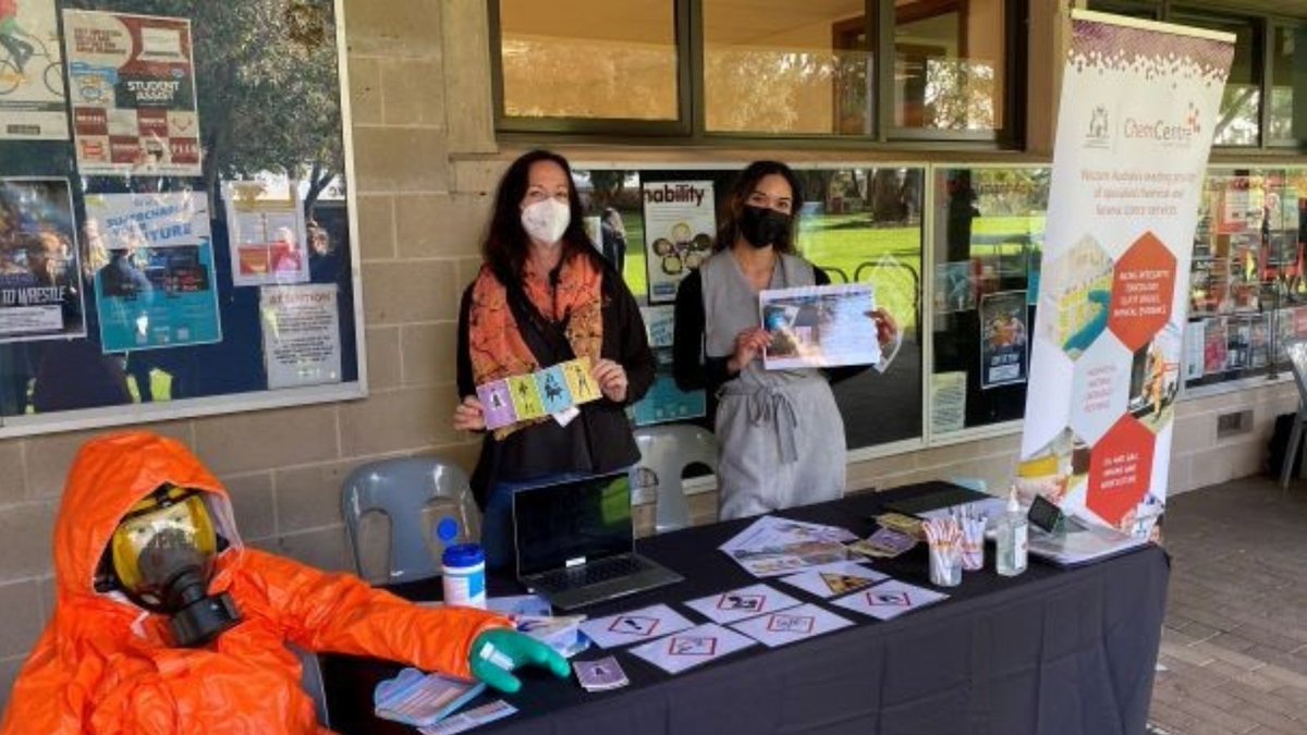 ChemCentre's tweet image. Calm before the storm: our team before meeting around 200 high school students at Murdoch University&apos;s Women in STEM and Entrepreneurship (WISE) program. It was great to chat with them &amp;amp; show them where their studies could lead. #STEMcareers #chemistry #studySTEM