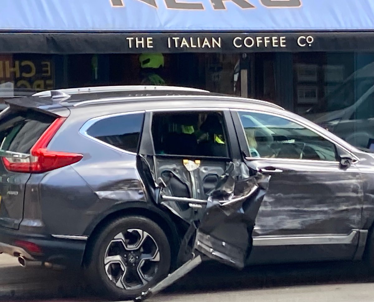 SarickwoodSarah's tweet photo. Another #accident this morning at the Sheen Lane/Upper Richmond Road junction. I hope no one was hurt. @TfL this is your responsibility: when are you going to make changes to improve the safety of pedestrians and drivers on this dangerous junction? https://t.co/PC6Cohfk63