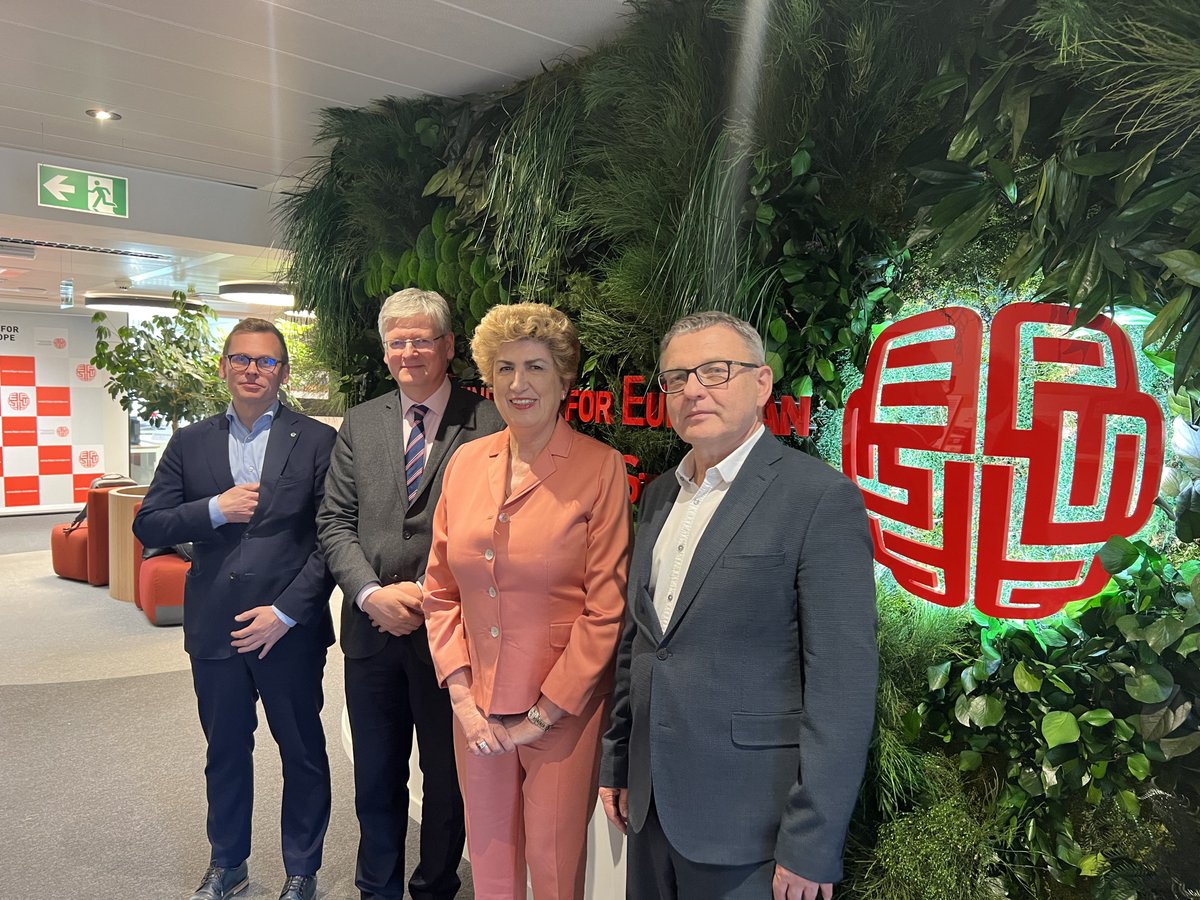 @MJRodriguesEU @LaszloAndorEU @StostadJe @anttonr @MariaMaltschnig FEPS is delighted to welcome @MDAkademie and @SorsaFoundation as new members of FEPS’ Bureau! @ZaoralekL and @anttonr join the Bureau in their capacity as representatives of national foundations and think tanks