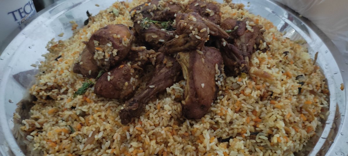 ZEEHAA_QUOTES's tweet photo. It didn't cost much to make this biryani and I bought only the chicken and curd, all the other basic ingredients were from home.

If you like to beat this economic crisis try to cook your food at home.

#food
#EconomicCrisisLK 
#CostOfLivingCrisis 
#Cookyourfood
#feedtheneedy https://t.co/qcfjnD9TS3