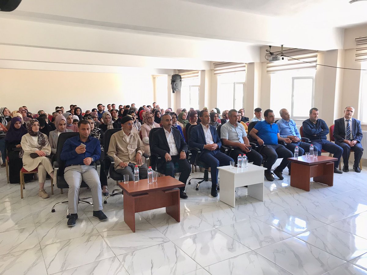 gurhem13's tweet photo. Kurumumuzca hazırlanan Hayat Boyu Öğrenme Haftası kutlandı. Emeği geçen herkese teşekkür ederiz.
@Korkmazemin49 
@sdulger43 
@Guroymak_MEM 
@mebhbogm https://t.co/3fRd1YdelQ