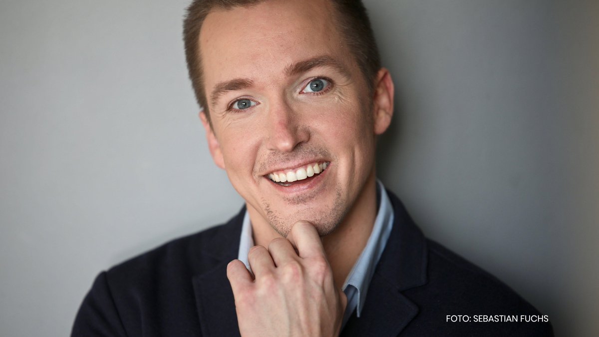 Didacta Verband (@didactadigital) on Twitter photo Der vierte Tag der #didacta startet um 10.30 Uhr mit einem emotionalen Vortrag von Christoph Rickels auf dem Forum Bildungsperspektiven. Selbst Opfer von Gewalt hält er ein Plädoyer für mehr Miteinander. Seine Botschaft: Gewalt ist uncool. <a href="/FTogetherness/">First Togetherness</a>
didacta-koeln.de/event/keynote_… Der vierte Tag der #didacta startet um 10.30 Uhr mit einem emotionalen Vortrag von Christoph Rickels auf dem Forum Bildungsperspektiven. Selbst Opfer von Gewalt hält er ein Plädoyer für mehr Miteinander. Seine Botschaft: Gewalt ist uncool. <a href="/FTogetherness/">First Togetherness</a>
didacta-koeln.de/event/keynote_…