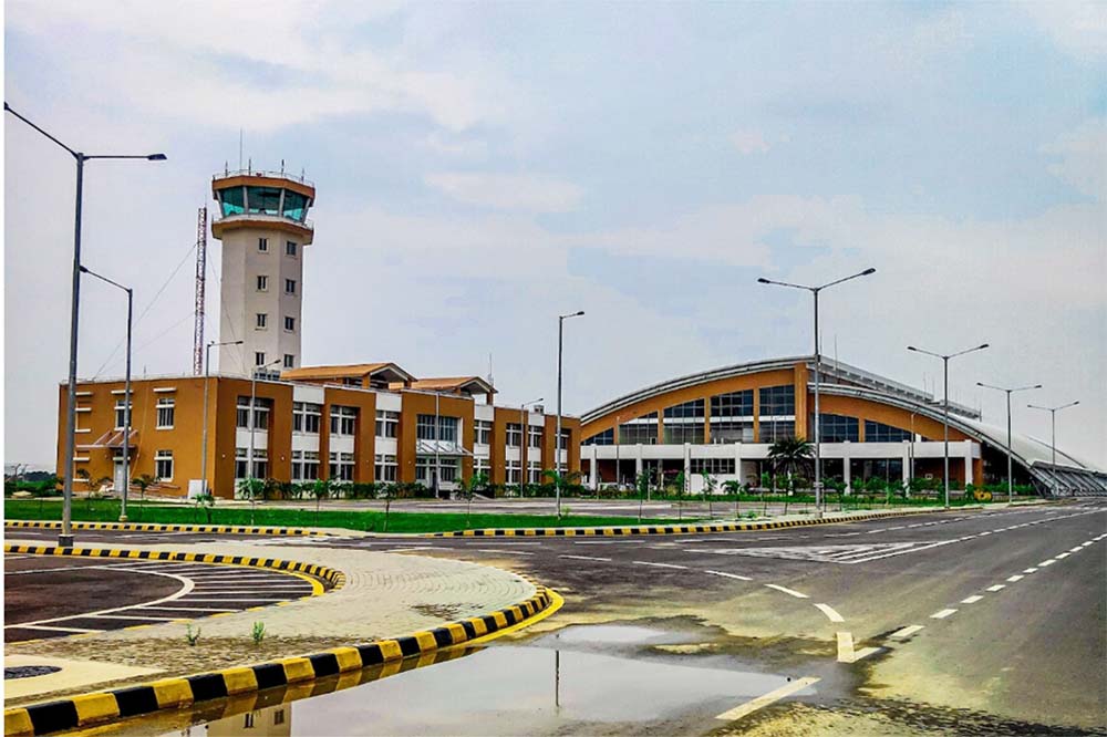 BigyanBlog's tweet photo. Two international airlines unable to land at TIA due to bad weather were diverted to #India instead of the recently opened second International airport at Bhairahawa. The airlines divert to airports where they feel most comfortable, say officials
#Nepal #aviation https://t.co/h6H3WGRugY