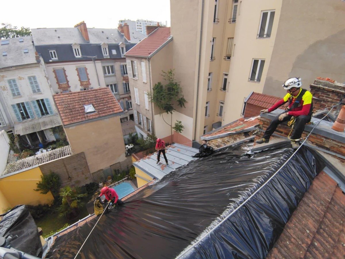 Pompiers03's tweet photo. 📸 sur le travail réalisé par les équipes 🚒 déployées depuis samedi. Ces opérations s'avèrent pour certaines techniques et demandent du temps pour pouvoir être réalisées dans des conditions de sécurité optimum. Un  préalable à toutes actions ! https://t.co/JphXeCTDkA