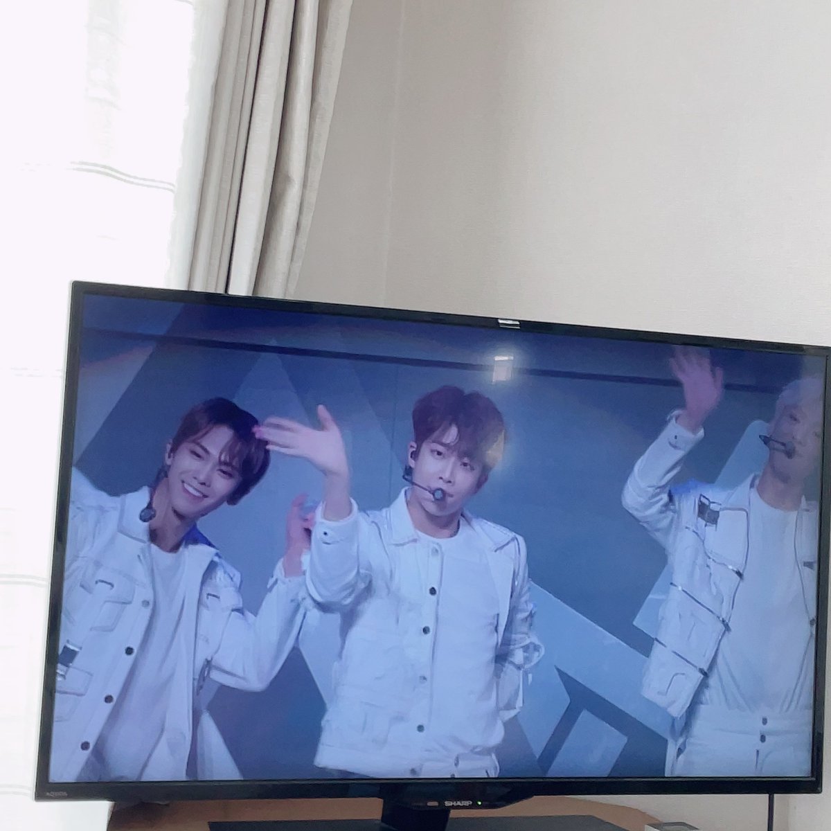 ASTRO___71135's tweet photo. ロスすぎて
わざわざ実家帰ってきて見てる🥺💜
みんな若い😢😭 https://t.co/a1gWyqGNTJ