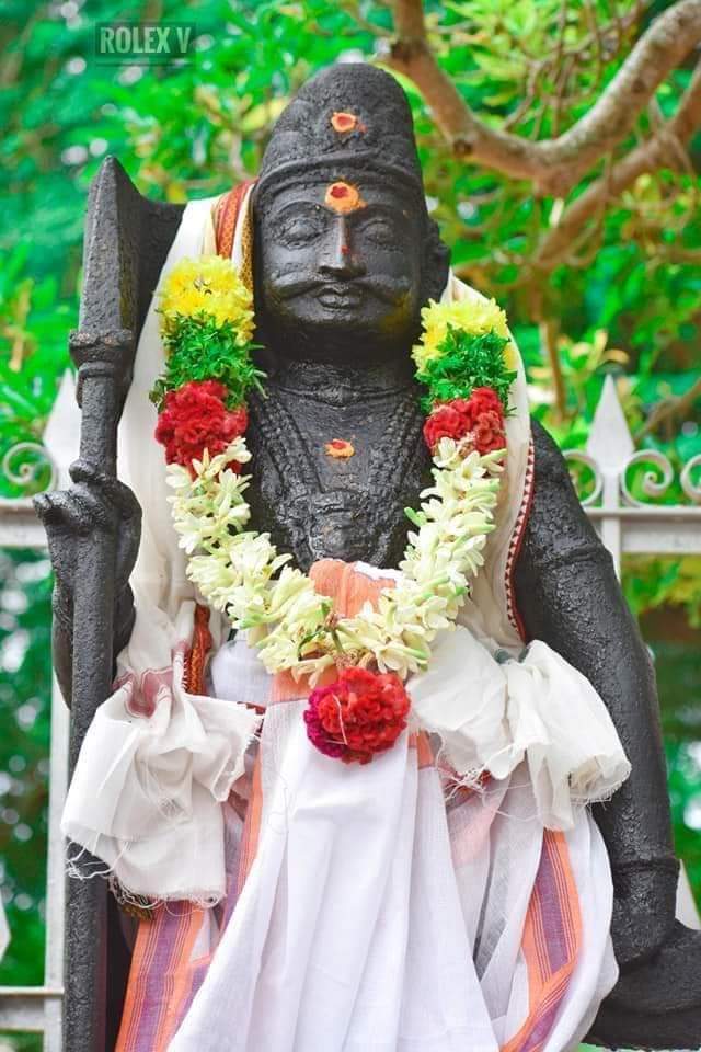 BoobalaOfficial's tweet image. ஸ்ரீமது முத்து விஜய ரகுநாத பாஸ்கர சேதுபதி கரிய மேக வர்ணனான கரியான் வாளுக்கு வேலி அம்பலம் அவர்களின் வீரவணக்க நாள் ஜீன்-10 
 
இந்திய சுதந்திர காற்றை சுவாசிக்க தன் உயிரை துட்சமேன மதித்து
மருதுசகோதரர்களோடு இணைந்து ஆங்கிலேய ஏகாதிபதியத்தை எதிர்த்த சிங்கமே

#வாளுக்குவேலிஅம்பலம்பெருவிழா