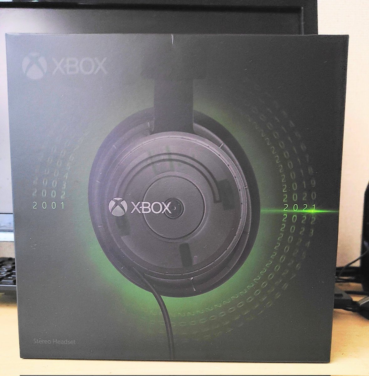 chaos_tomorrow's tweet photo. やっと定価でストアで普通に買えるようになり、xbox20周年ヘッドセットを買いました。
#xbox #xbox20 #xbox20thanniversary #xboxheadset https://t.co/JScdGf0bwi