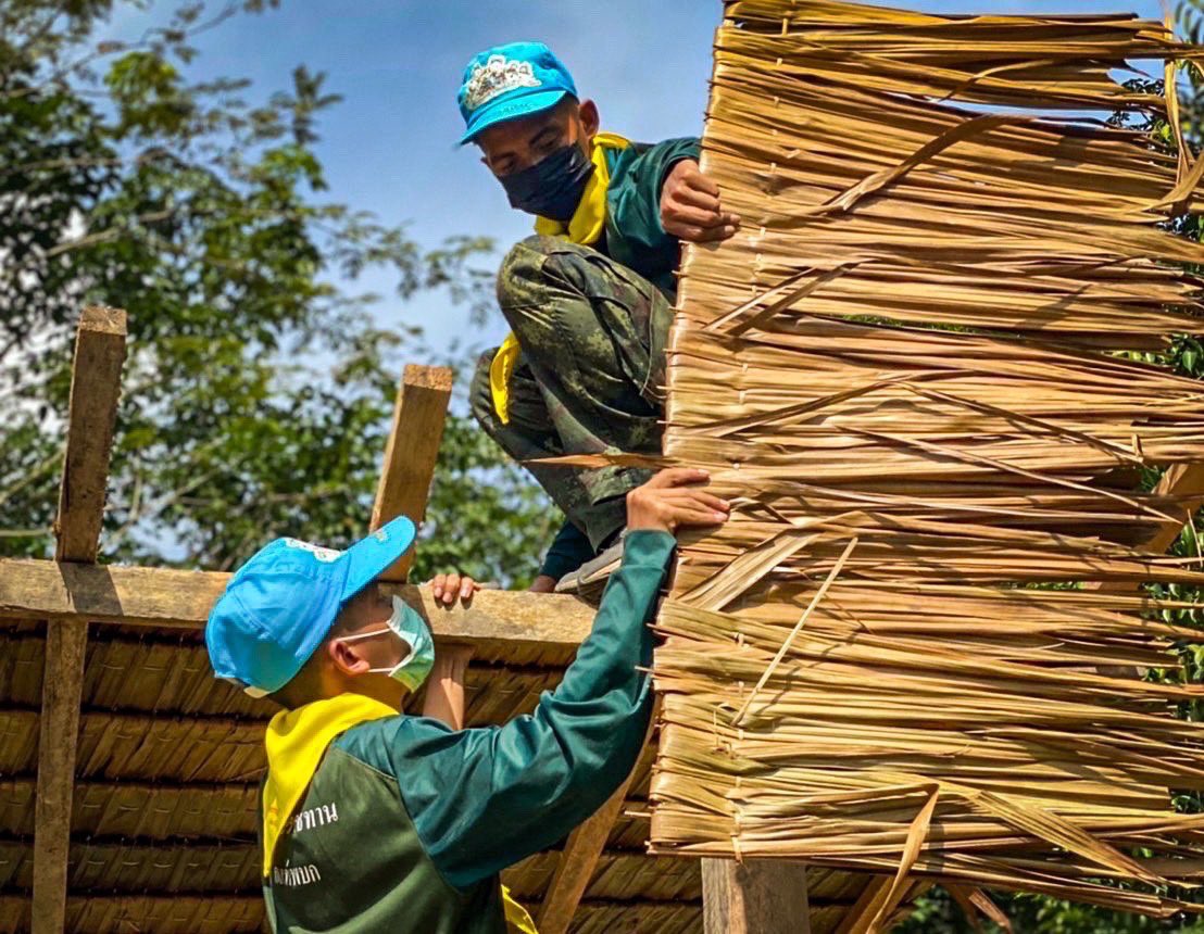 จิตอาสาพัฒนาโรงเรียน 🧹🏫                                           

✨💂🏻‍♂️ผบ.ป.5 พัน.15 พร้อมด้วยจิตอาสา ครูและนักเรียน ชั้นประถม​ศึกษา​ปีที่ 1-6 ร่วมใจกันปรับปรุงต่อเติมพื้นที่แปลงเกษตรทฤษฎีใหม่รวมถึงภูมิทัศน์​ รร.บ้านถ้ำตลอด ต.น้ำตก อ.ทุ่งสง จ.นครศรีธรรมราช 

#ทหารมีไว้ทำไม