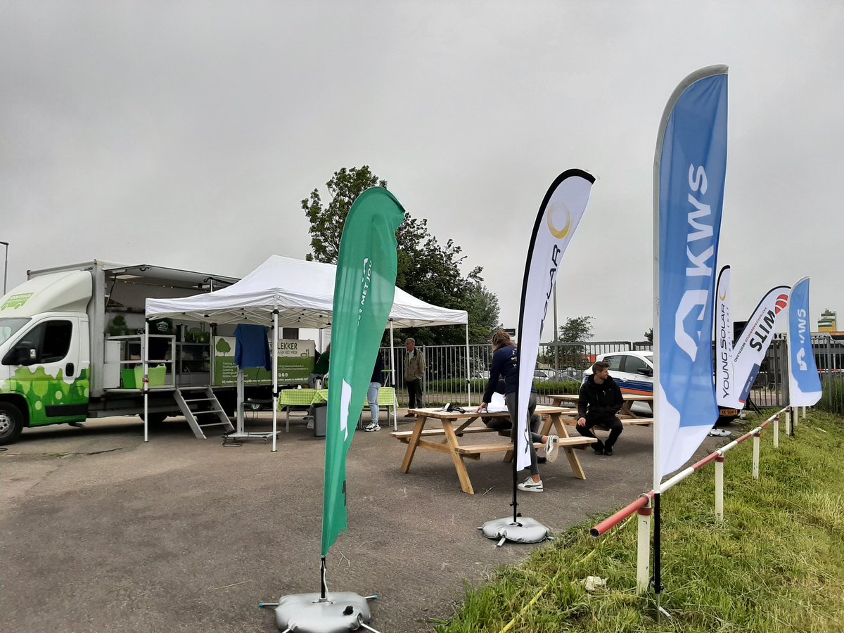 Vanmorgen 10.15 uur de start van de #YOUNGSOLAR #elfstedentocht op de #Swette; moedig deze 26 deelnemers maar aan, ook richting Sneek. Volgen kan via tusbc.net voor de route.