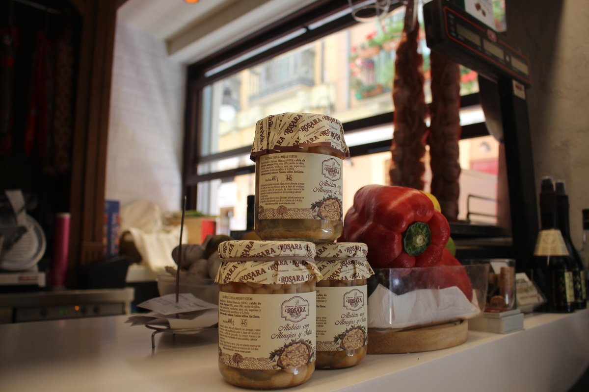 ¿Que quieres una tapa con un buen vino sentado en nuestra mesa?, perfecto...

¿Que quieres llevarte a casa unas conservas, embutido al peso y un buen vino? perfecto también.

Estamos en Calle Sánchez Pastor