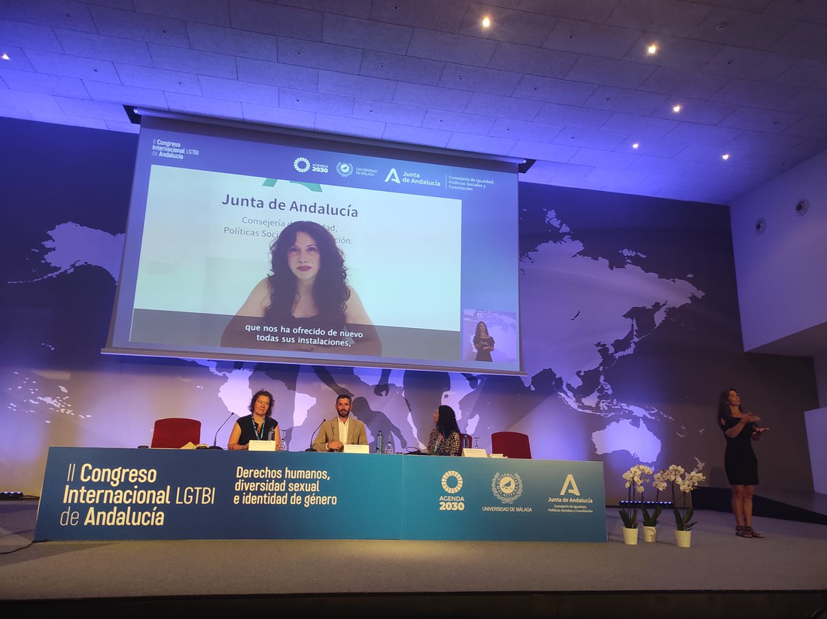 📷🎙 La consejera de <a href="/IgualdadAND/">Inclusión Social, Juventud, Familias e Igualdad</a>, <a href="/RocioRuizDom/">Rocío Ruiz</a>, ha mostrado su agradecimiento por la organización de este #2CongresoLGTBI. "No vamos a consentir que nadie le quite el derecho a todas las personas y a las personas LGTBI para que formen la familia que quieran". 

#2CongresoLGTBI