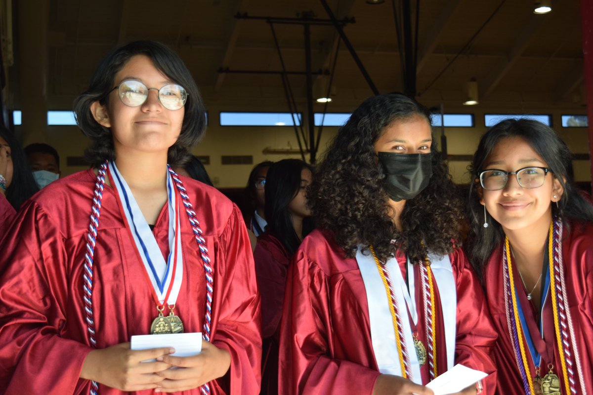 SunnyvaleSD's tweet photo. What an amazing day celebrating our students who have been promoted! Congratulations to the Columbia Bulldogs Class of 2022! #SSDProud #WeAreSunnyvaleSD #onceabulldogalwaysabulldog https://t.co/kDxVwSCzU7