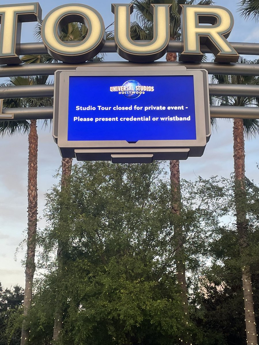 JauraLean's tweet image. Its me, im the special event! @UniStudios