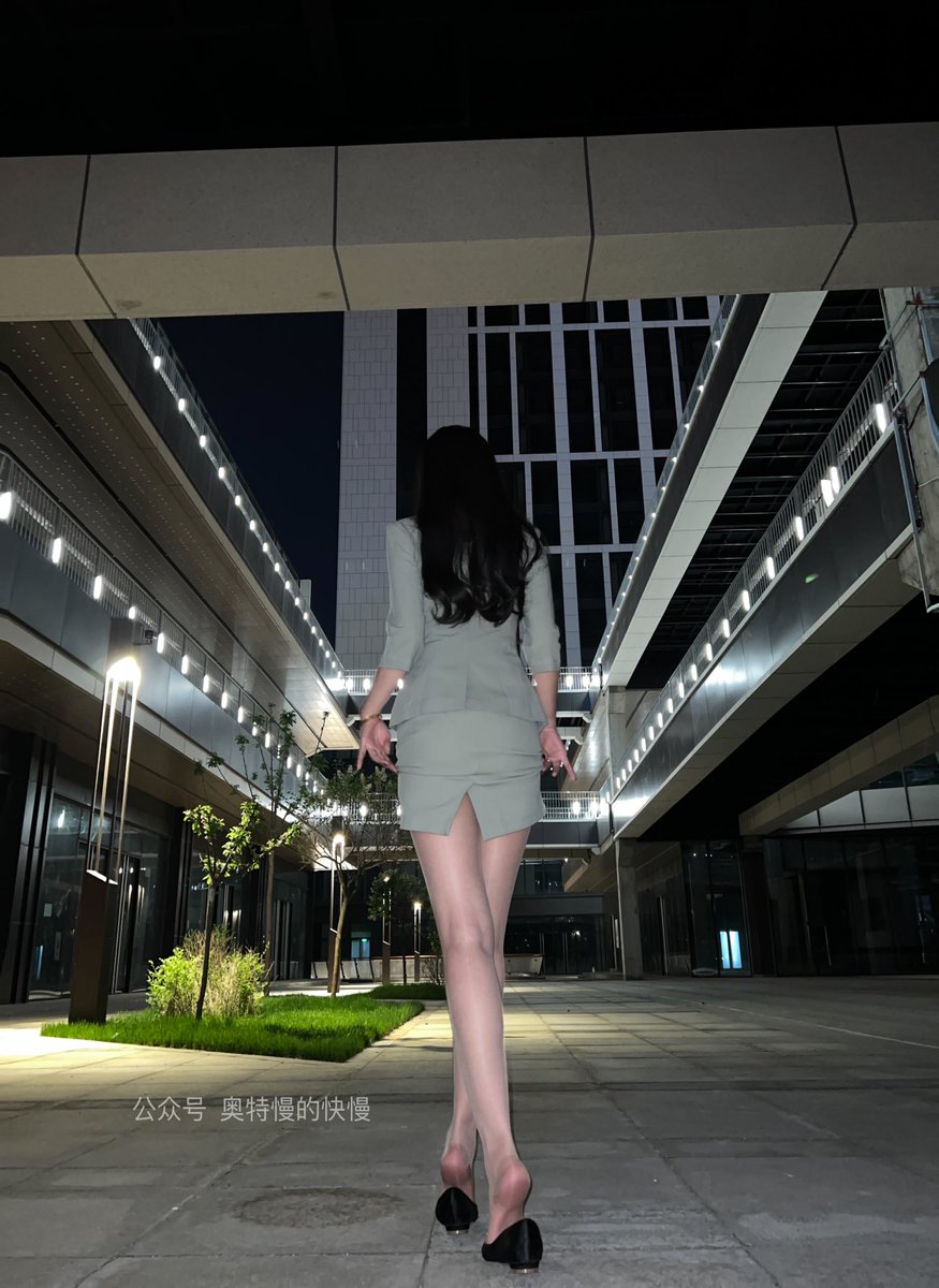 夜空最亮的崽
Tights：CDR libero 15D

好久没给大家抽奖了  新号福利  转发评论这条推文  并同时关注大号的朋友 抽一位转发一位评论各送一条拍摄过的绫。
大号 <a href="/Aotemankydb/">奥特慢快一点吧</a>  
月底给小伙伴们开奖喔 加油啊baby们