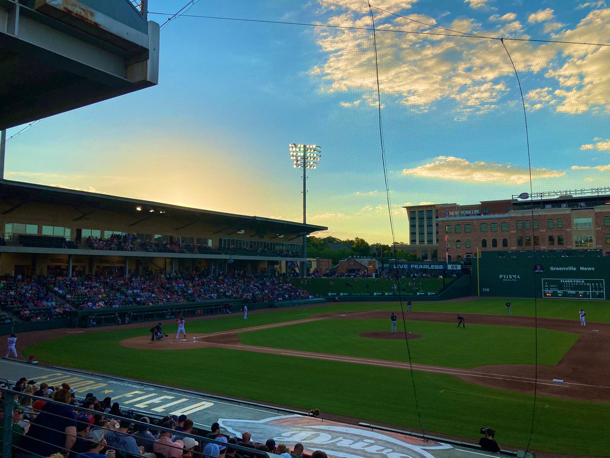 DominicSergi's tweet photo. AWESOME first night on the road, thank you to everyone who came out and said hi!! Next up, two days in Columbia at the Fireflies games, then onto the Charleston RiverDogs on Sunday!! #MiLB #Baseball #MiLBDiningTour #SupportMiLB https://t.co/57mTYH2bwO