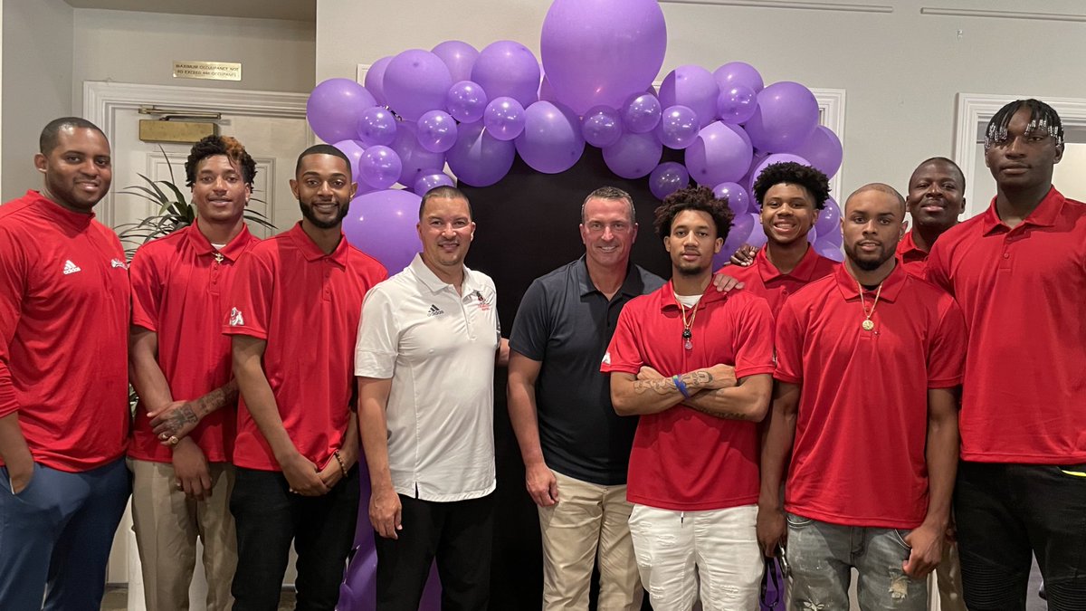 Great evening spending time with former Bulldog Chris Herren and <a href="/HerrenProject/">herrenproject</a> 🤝

Once a ’Dog, ALWAYS a ’Dog. 

#GoDogs | #ValleyTough