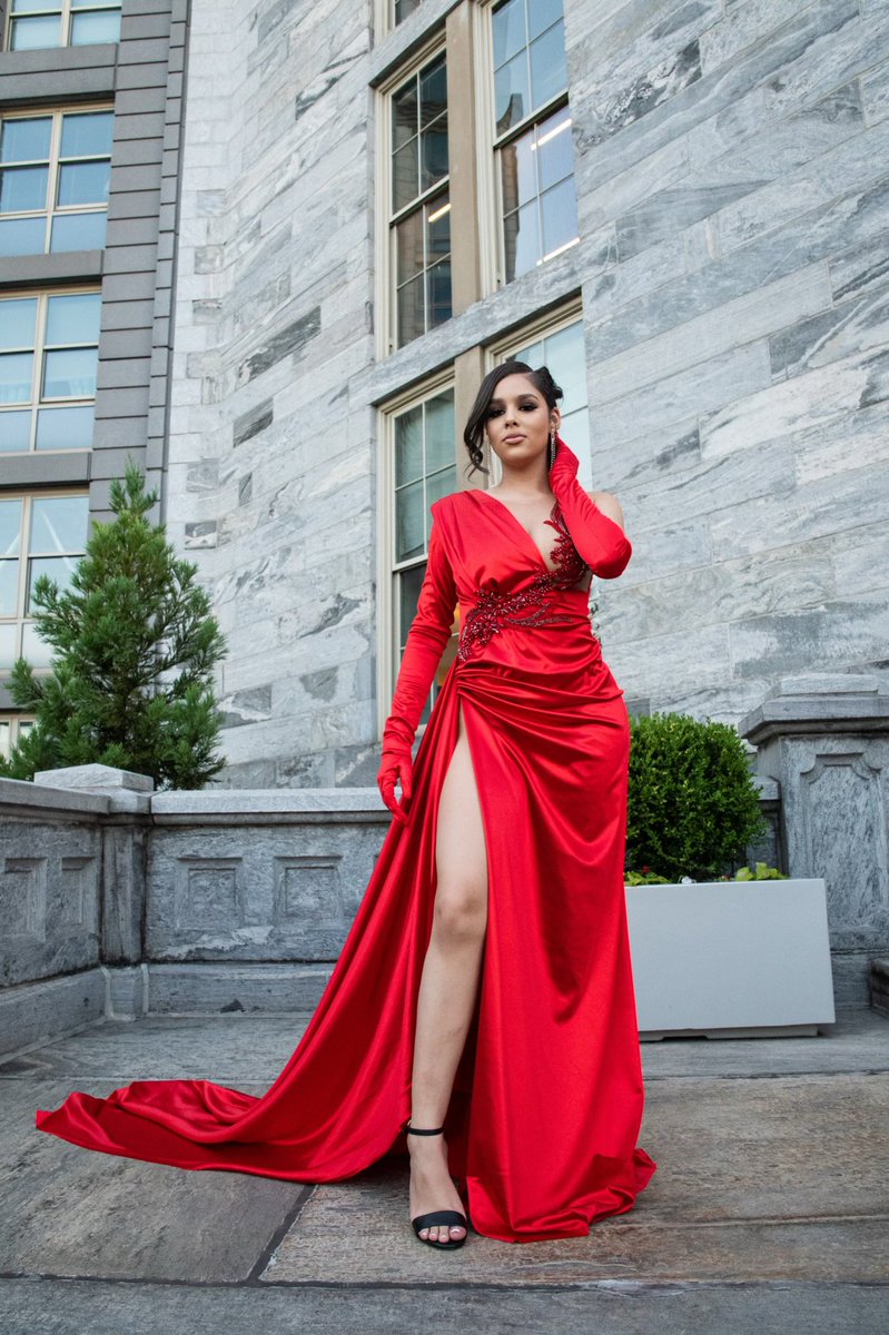 Theylovegil's tweet photo. Lady in red ⭐️#prom2k22 https://t.co/pZUMr8UQAi