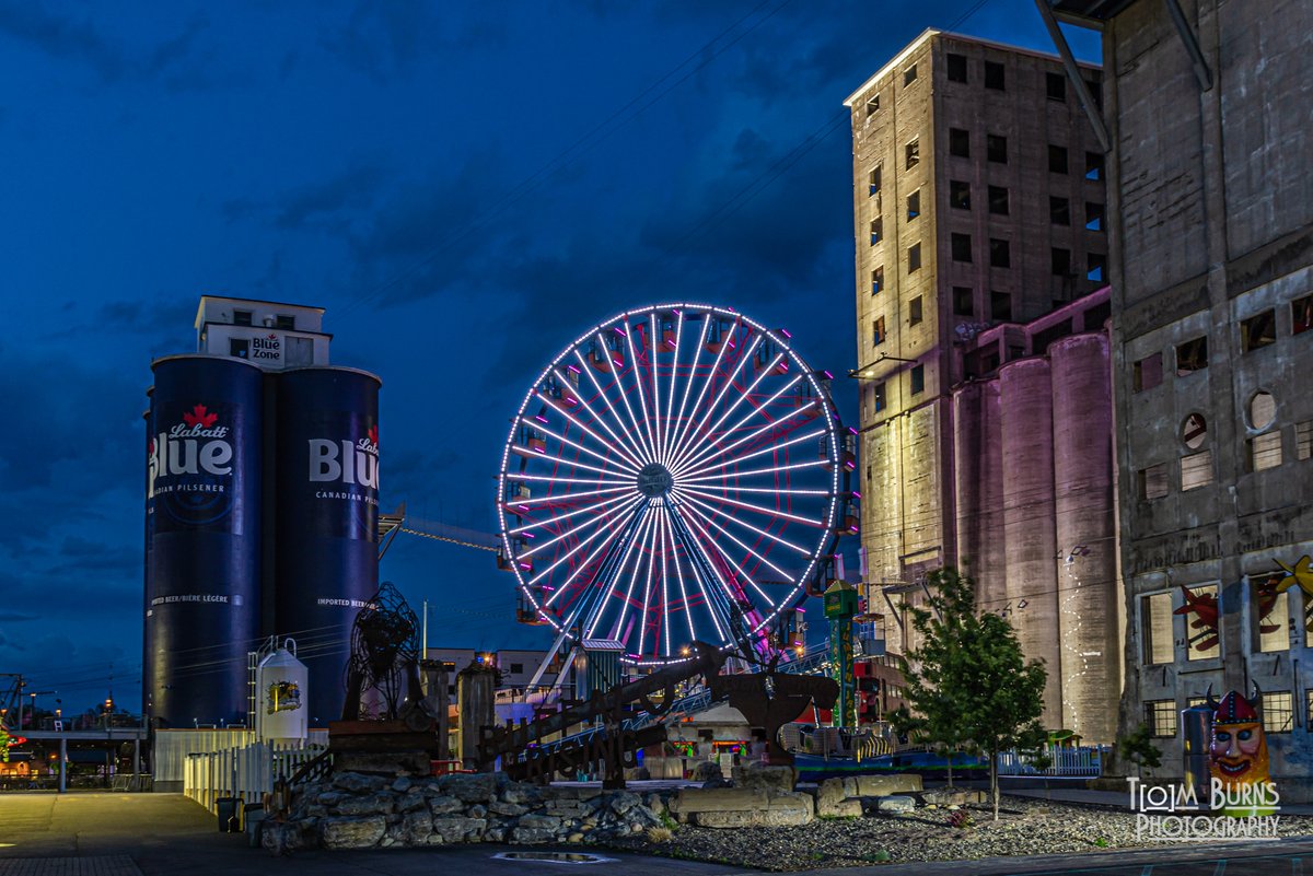 Some night time #photography fun along the #Buffalo River <a href="/RiverWorksBFLO/">Buffalo RiverWorks</a> and <a href="/ResurgenceBrew/">Resurgence Brewing 🍻</a> - Enjoy!