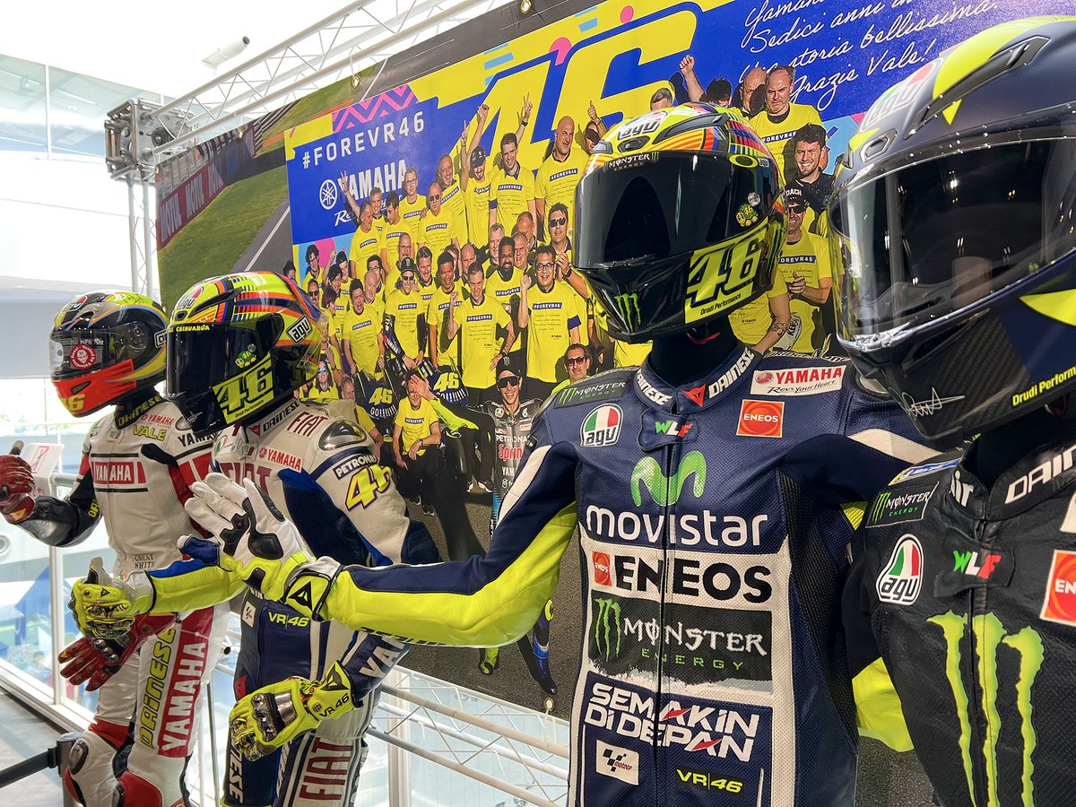 yamaha_bike's tweet photo. ☝️最後の最後に見ておきたい🥹

16年間にわたりヤマハのライダーとして活躍したバレンティ―ノ・ロッシ選手の歴代「YZR-M1」16台を展示している「＃FOREVR 46展」は今度の日曜、2022年6月12日まで‼️
6/11（土）-12（日） #コミュニケーションプラザ は開館日

https://t.co/7SMsSfKr90
#FOREVR46 #YZRM1 https://t.co/WrnnUNHtJD