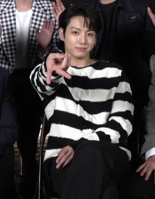 omg jungkook did the gyaru pose