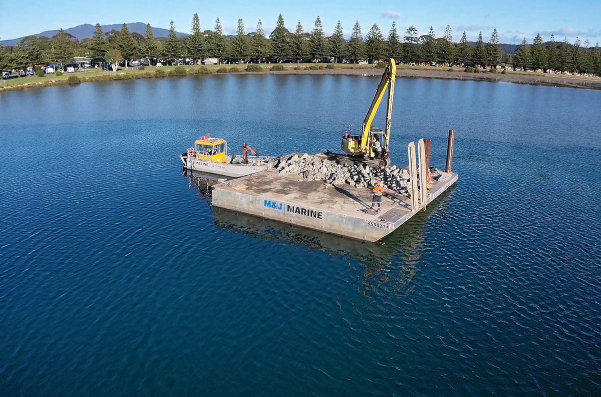 🧵 Special week for us with the start of oyster reef restoration at the beautiful Wagonga Inlet.This project is the first #LivingShorelines project that will restore a degraded seawall into a saltmarsh + intertidal and subtidal oyster reef in a multi-habitat #seascaperestoration