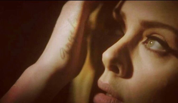 JessiMonroy_S's tweet photo. Thank God for creating this wonderful woman ♥️♥️
@Adele #Adele #Daydreamer #LoveAdele https://t.co/hXbBmf5wim