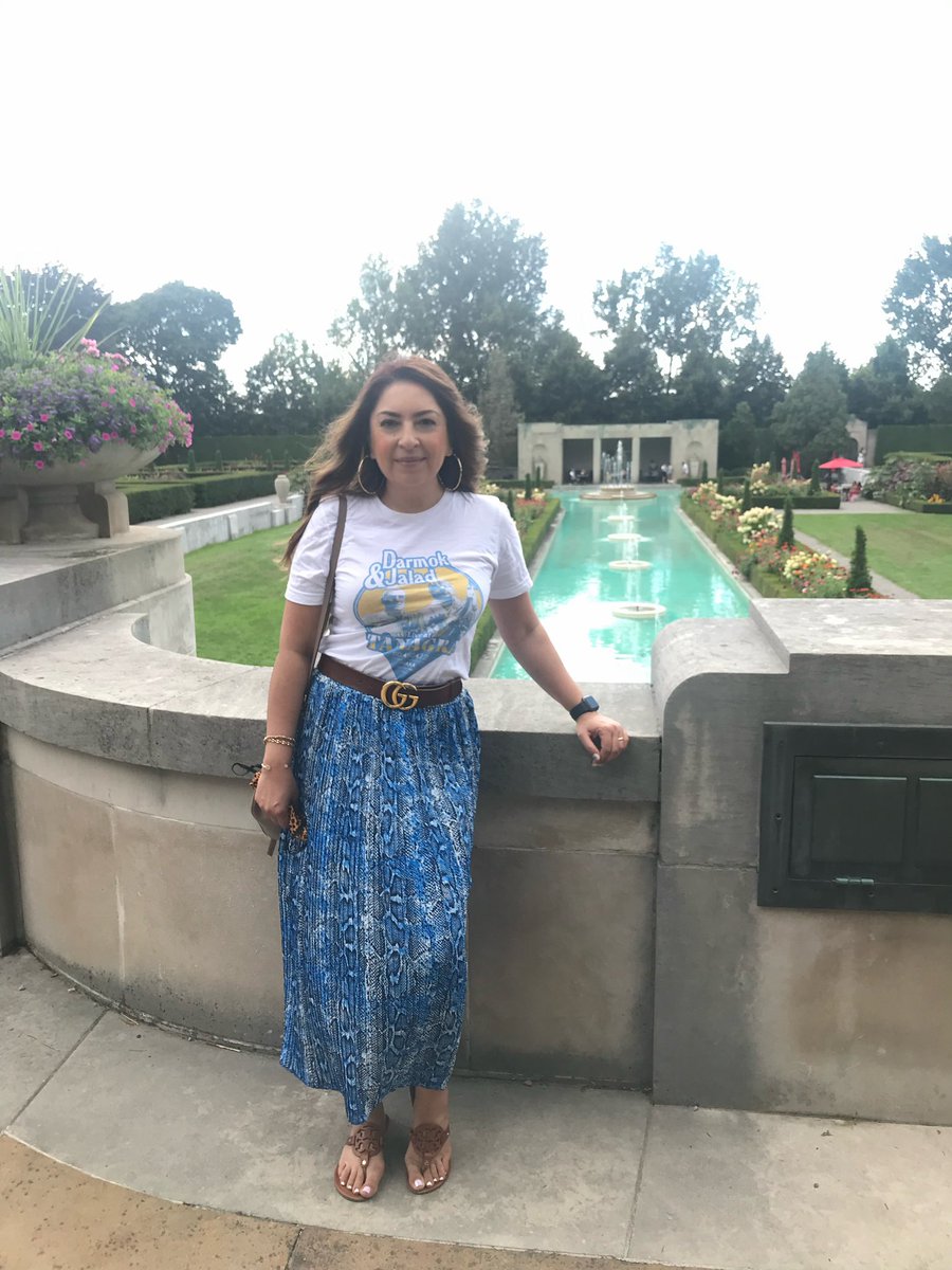 Alezap's tweet photo. Tonight’s episode of #StrangeNewWorlds was filmed at @ParkwoodEstate in #oshawa . I was there last summer and it’s a stunning location. It’s so nice to see that our beautiful city @Toronto  has so much to offer .
#startrek #trekkie @ansonmount #parkwoodestate https://t.co/Wb5nExgKlx