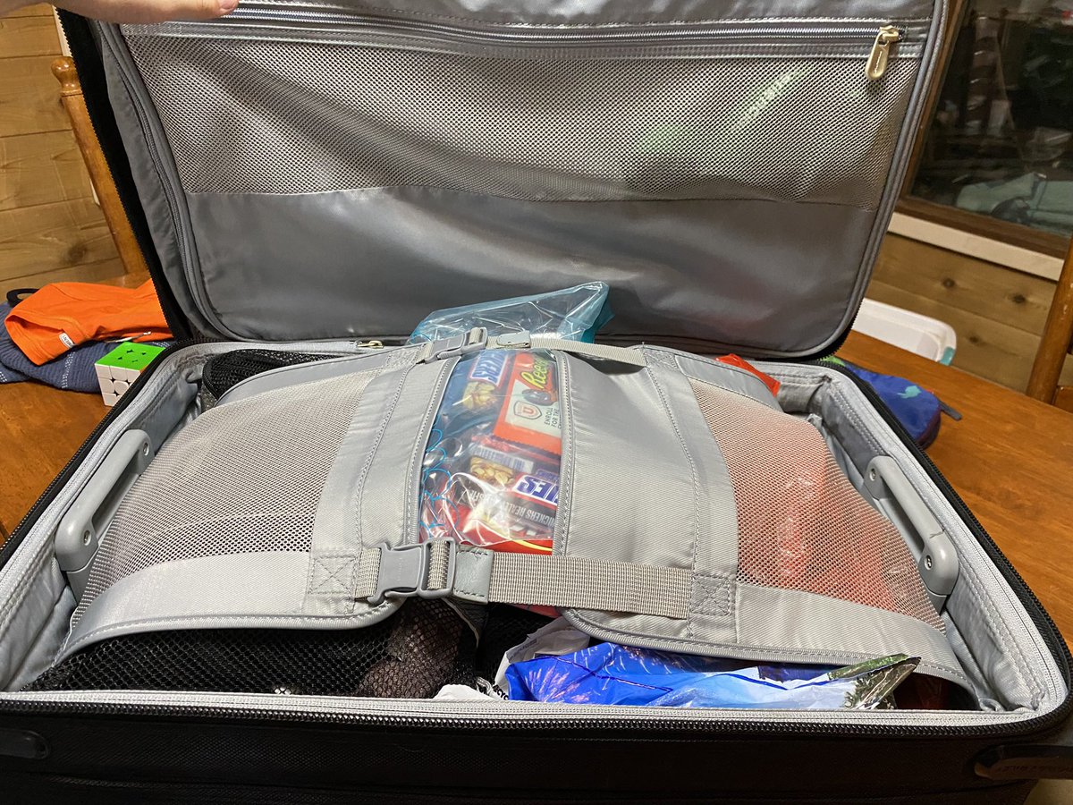 KristenHosman's tweet image. If the goods are smashed blame it on my 11 year old. #daysofknowledge