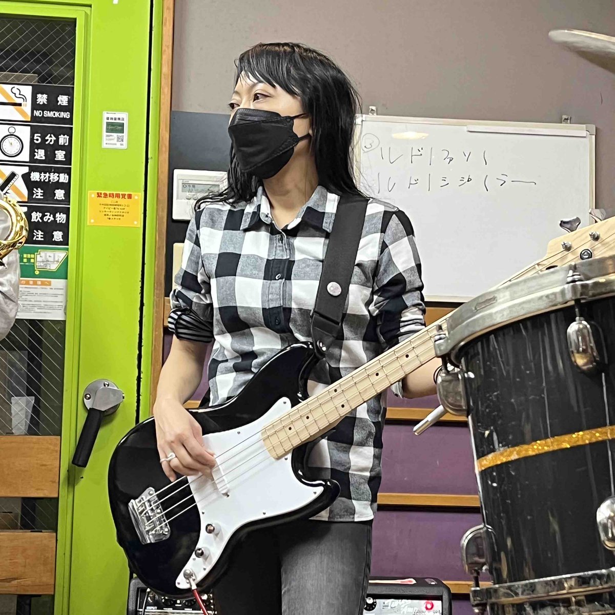 simsimBBQ's tweet photo. 【simsimBBQ福岡2Daysまで、あと1日】6/11(土)警固Music bar BuRaRi(@Satomi41BuRaRi)、6/12(日)福岡UTERO(@FUKUOKA_UTERO)、福岡の皆さんとお会いできるのを楽しみにしています!(写真は先日のリハ風景・その3)
#simsimbbq #BuRaRi #utero #福岡 https://t.co/qj6ykV3cz7 https://t.co/0R4oUAPXrN